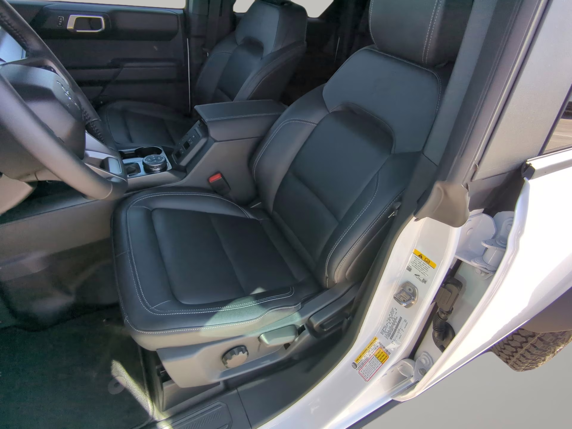 2026 Oxford White Ford Bronco Badlands 4X4 Convertible