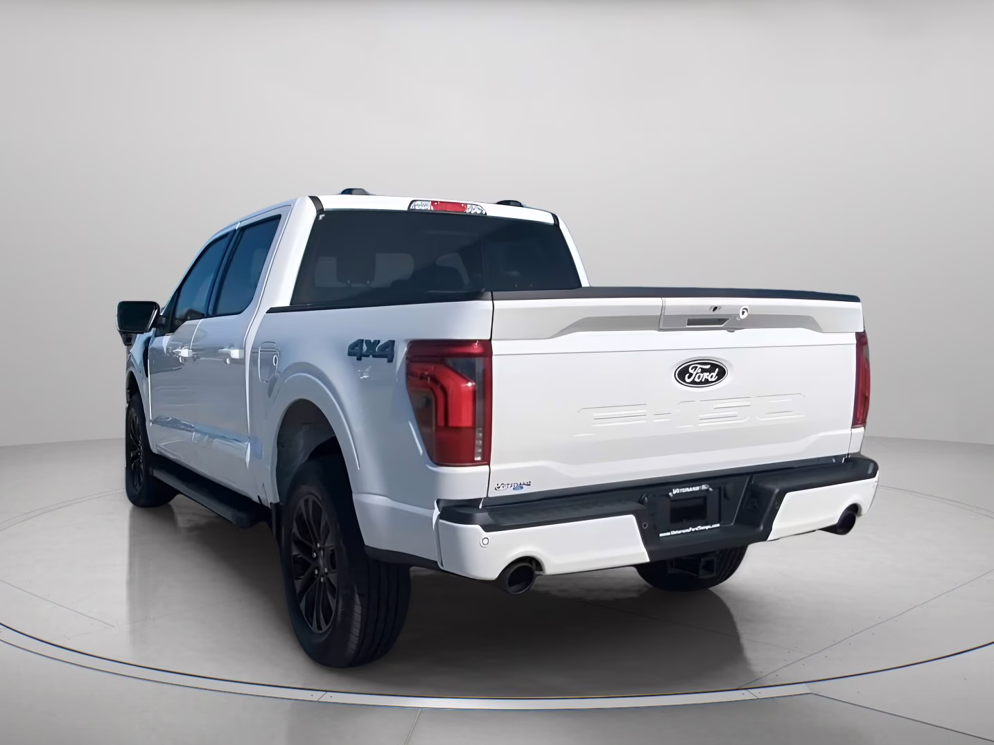 2026 Star White Metallic Tri-Coat Ford F-150 LARIAT Crew Cab Pickup 4X4 Truck