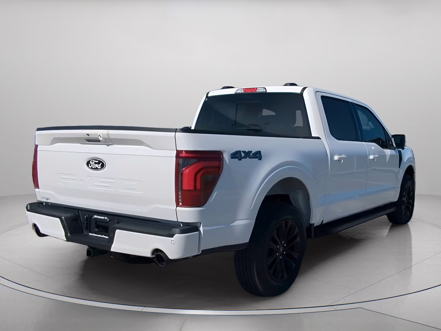 2026 Star White Metallic Tri-Coat Ford F-150 LARIAT Crew Cab Pickup 4X4 Truck