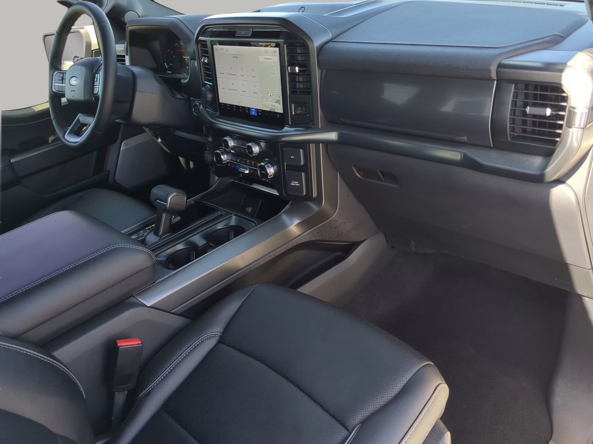 2026 Star White Metallic Tri-Coat Ford F-150 LARIAT Crew Cab Pickup 4X4 Truck