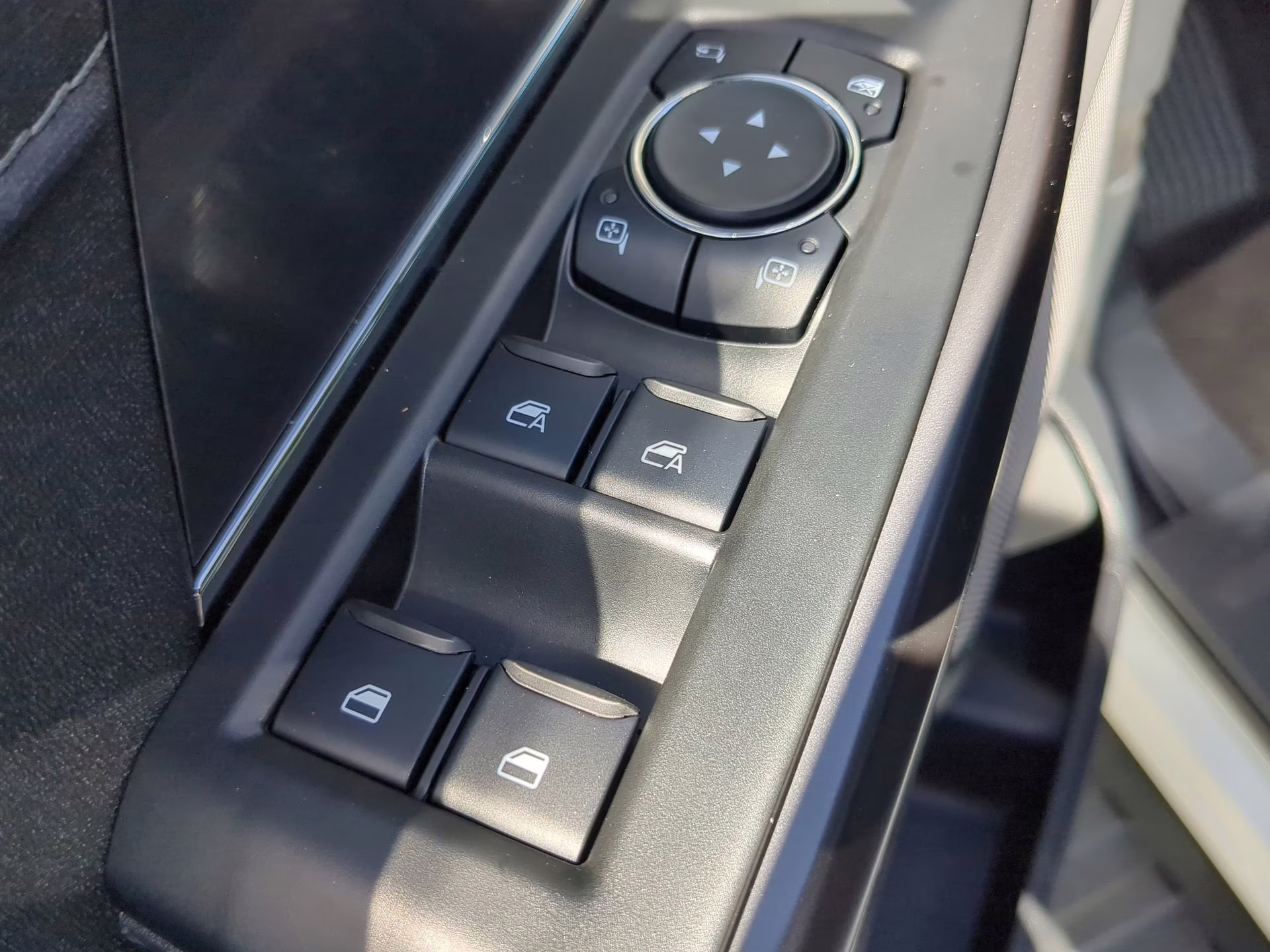 2026 Star White Metallic Tri-Coat Ford F-150 LARIAT Crew Cab Pickup 4X4 Truck