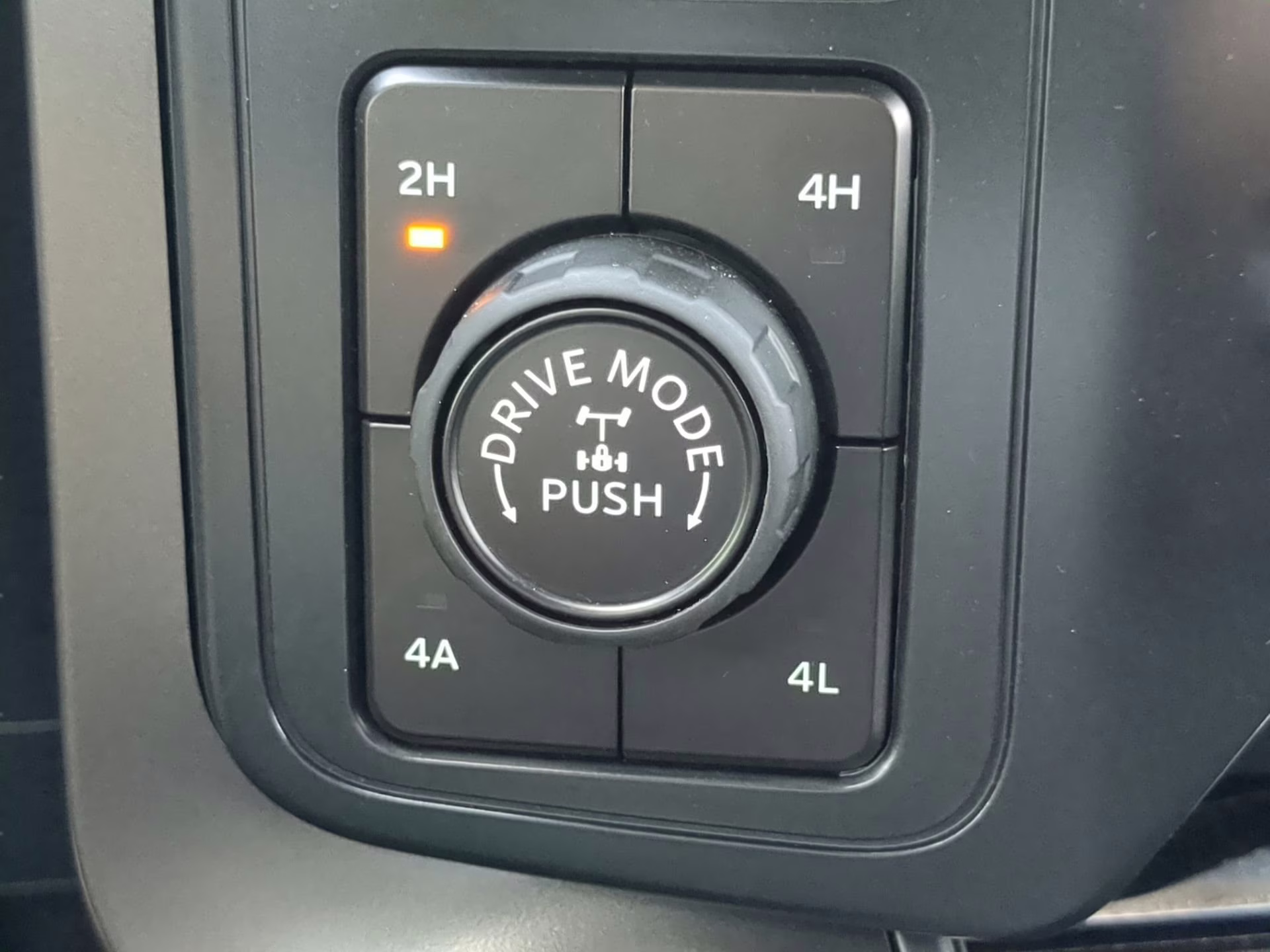 2026 Star White Metallic Tri-Coat Ford F-150 LARIAT Crew Cab Pickup 4X4 Truck