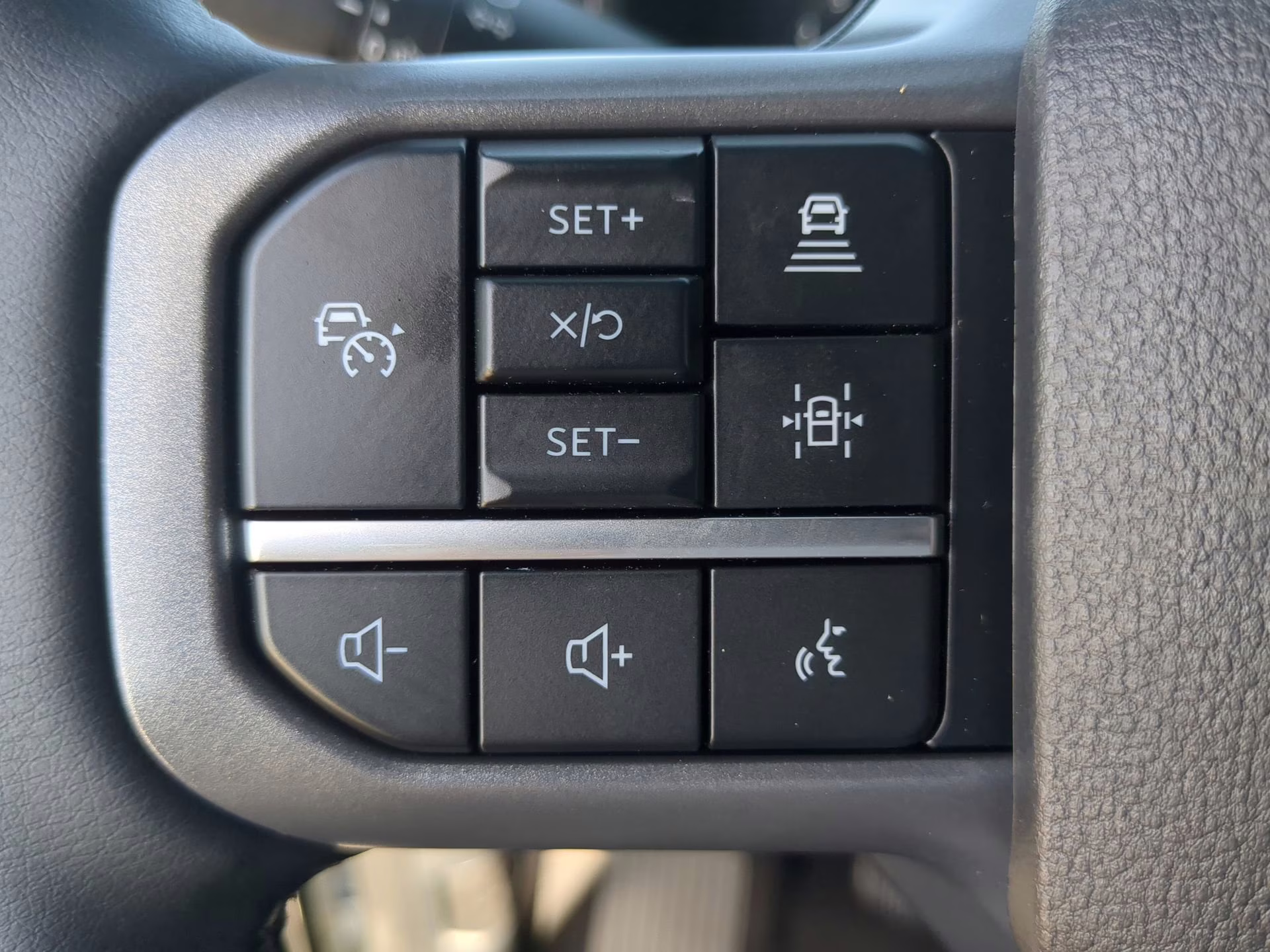 2026 Star White Metallic Tri-Coat Ford F-150 LARIAT Crew Cab Pickup 4X4 Truck