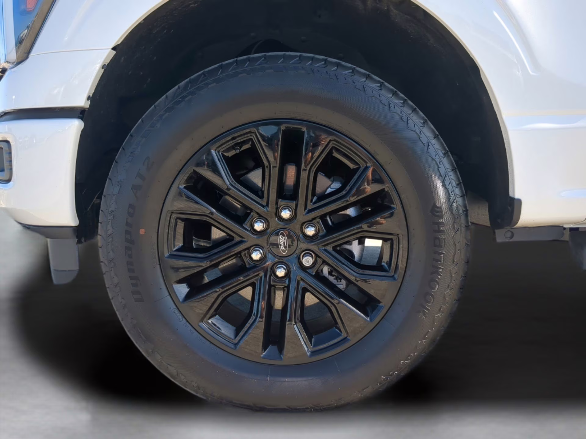 2026 Star White Metallic Tri-Coat Ford F-150 LARIAT Crew Cab Pickup 4X4 Truck