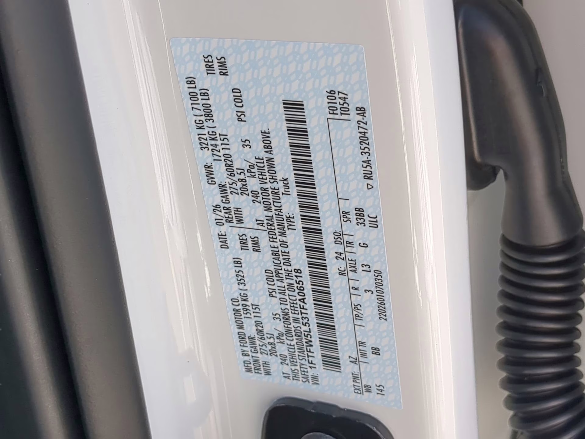 2026 Star White Metallic Tri-Coat Ford F-150 LARIAT Crew Cab Pickup 4X4 Truck