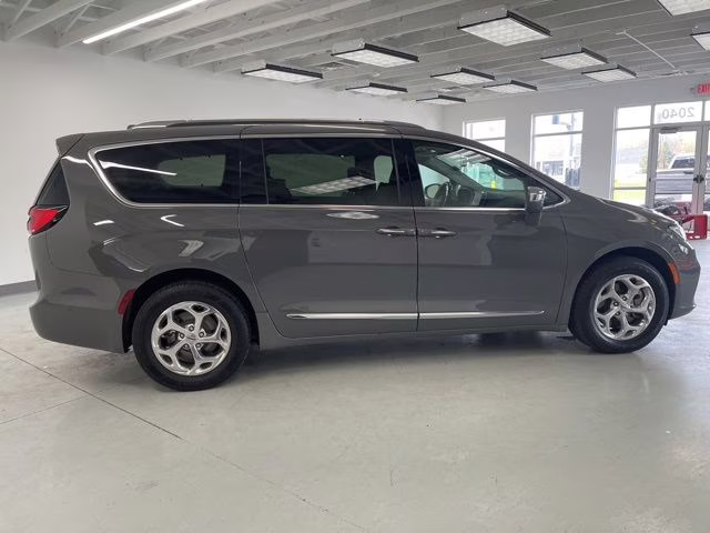 2021 Ceramic Gray Clearcoat Chrysler Pacifica Limited AWD Van