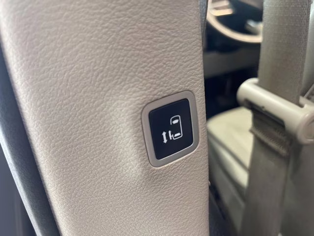 2021 Ceramic Gray Clearcoat Chrysler Pacifica Limited AWD Van