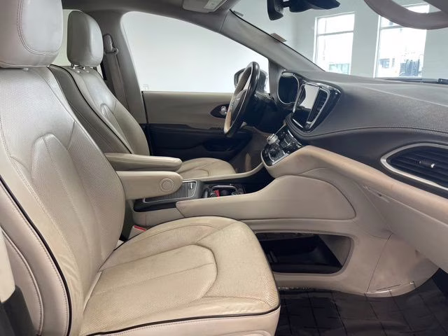 2021 Ceramic Gray Clearcoat Chrysler Pacifica Limited AWD Van