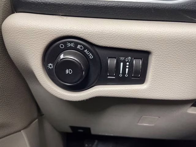 2021 Ceramic Gray Clearcoat Chrysler Pacifica Limited AWD Van