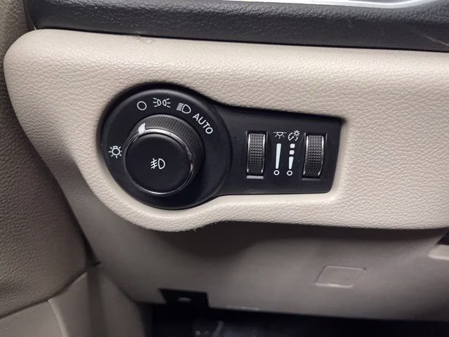 2021 Ceramic Gray Clearcoat Chrysler Pacifica Limited AWD Van