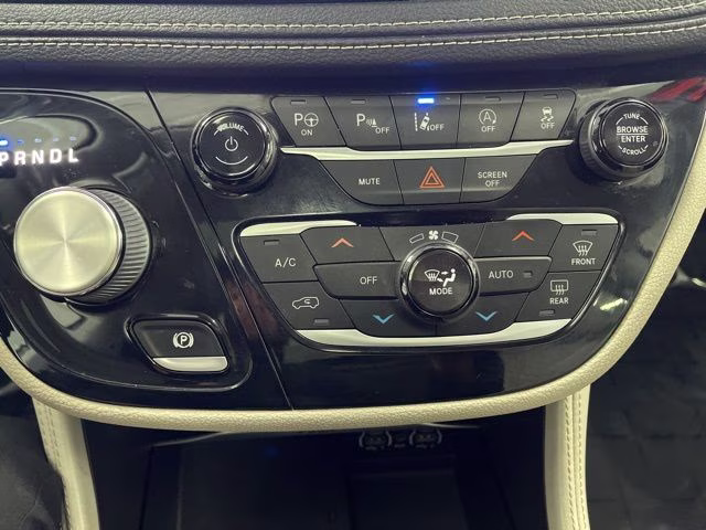 2021 Ceramic Gray Clearcoat Chrysler Pacifica Limited AWD Van