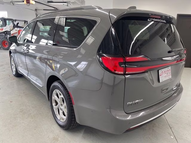 2021 Ceramic Gray Clearcoat Chrysler Pacifica Limited AWD Van