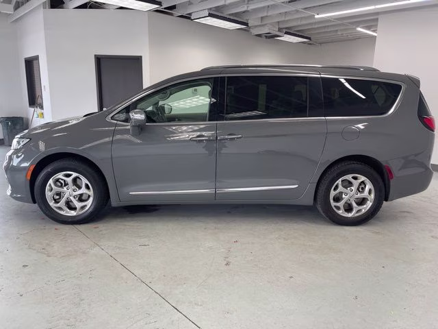 2021 Ceramic Gray Clearcoat Chrysler Pacifica Limited AWD Van