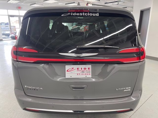 2021 Ceramic Gray Clearcoat Chrysler Pacifica Limited AWD Van
