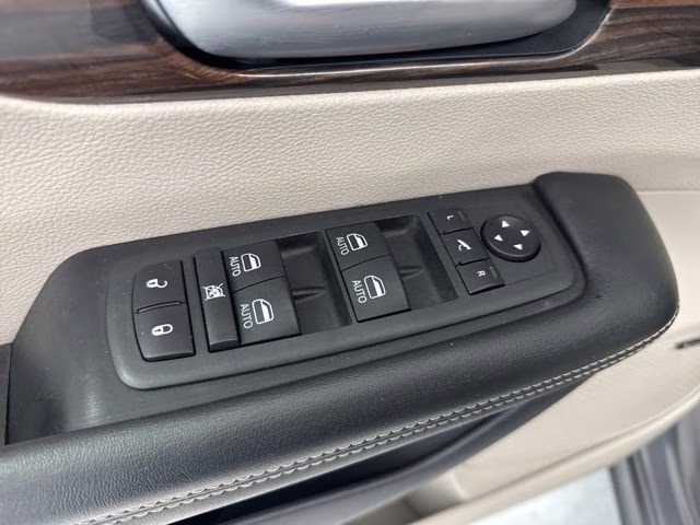 2021 Granite Crystal Metallic Clearcoat Chrysler Pacifica Limited AWD Van