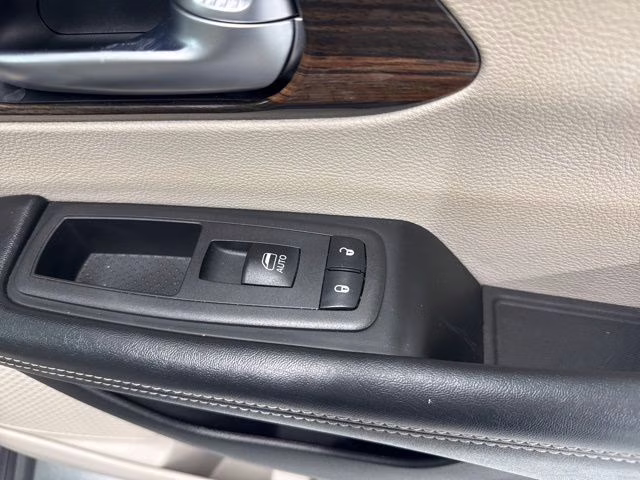 2021 Granite Crystal Metallic Clearcoat Chrysler Pacifica Limited AWD Van