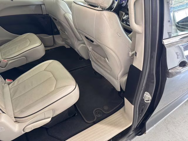 2021 Granite Crystal Metallic Clearcoat Chrysler Pacifica Limited AWD Van