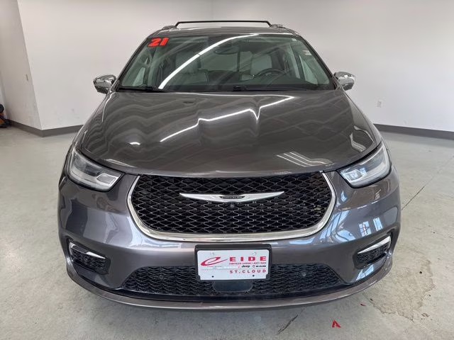 2021 Granite Crystal Metallic Clearcoat Chrysler Pacifica Limited AWD Van