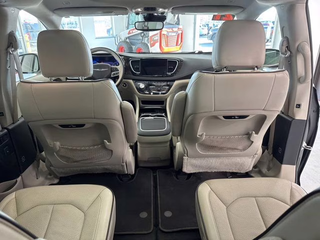 2021 Granite Crystal Metallic Clearcoat Chrysler Pacifica Limited AWD Van