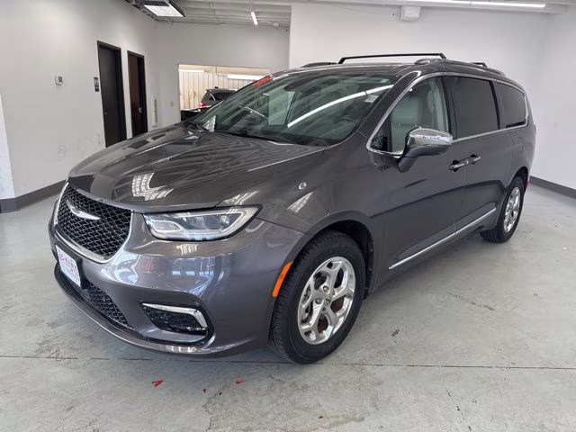 2021 Granite Crystal Metallic Clearcoat Chrysler Pacifica Limited AWD Van