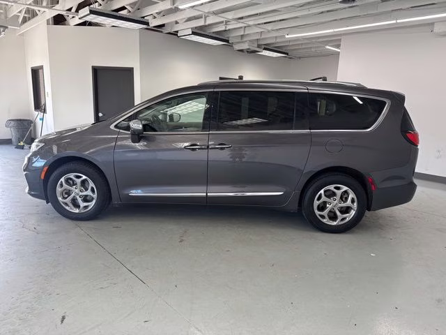 2021 Granite Crystal Metallic Clearcoat Chrysler Pacifica Limited AWD Van