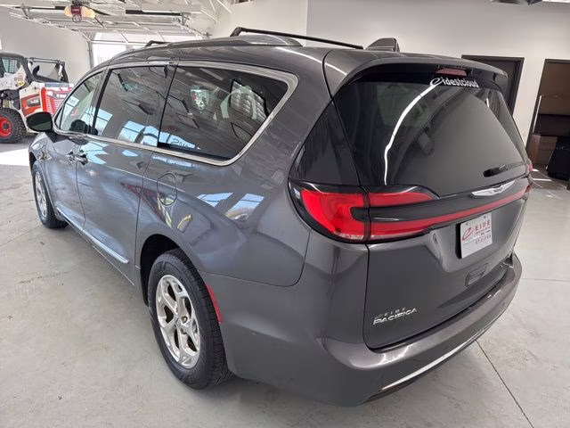 2021 Granite Crystal Metallic Clearcoat Chrysler Pacifica Limited AWD Van