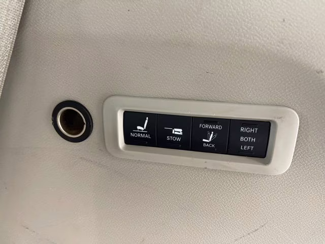 2021 Ceramic Gray Clearcoat Chrysler Pacifica Limited AWD Van