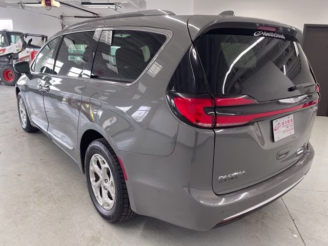 2021 Ceramic Gray Clearcoat Chrysler Pacifica Limited AWD Van