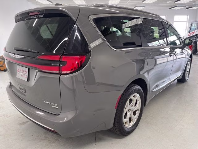 2021 Ceramic Gray Clearcoat Chrysler Pacifica Limited AWD Van