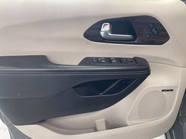 2021 Ceramic Gray Clearcoat Chrysler Pacifica Limited AWD Van