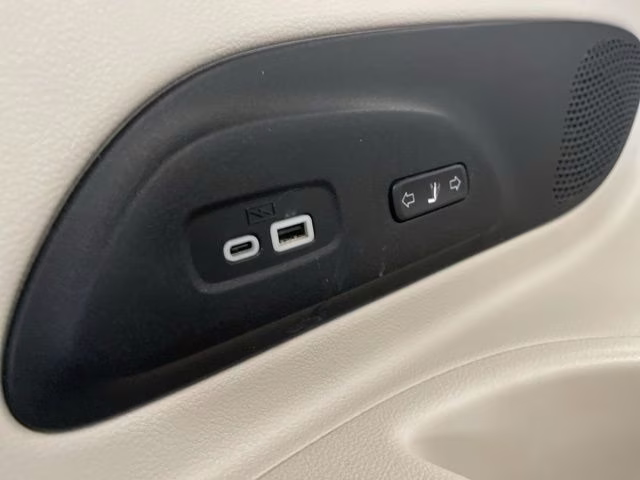 2021 Ceramic Gray Clearcoat Chrysler Pacifica Limited AWD Van