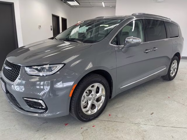 2021 Ceramic Gray Clearcoat Chrysler Pacifica Limited AWD Van