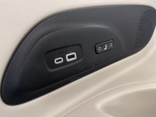 2021 Ceramic Gray Clearcoat Chrysler Pacifica Limited AWD Van