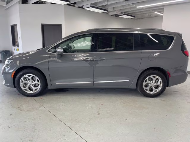 2021 Ceramic Gray Clearcoat Chrysler Pacifica Limited AWD Van