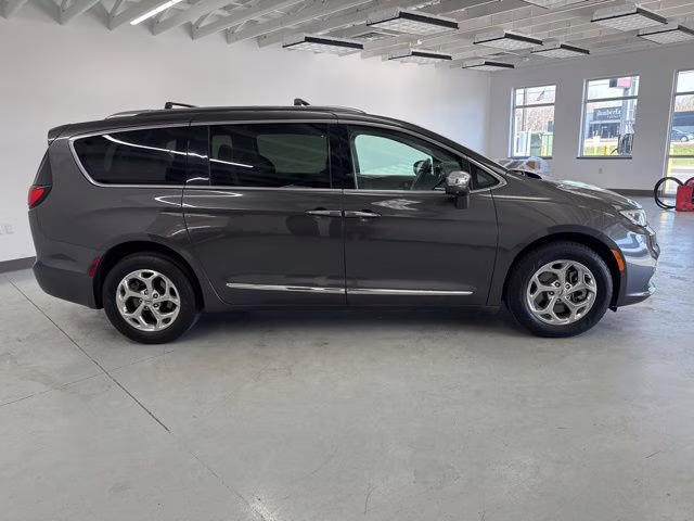 2021 Granite Crystal Metallic Clearcoat Chrysler Pacifica Limited AWD Van