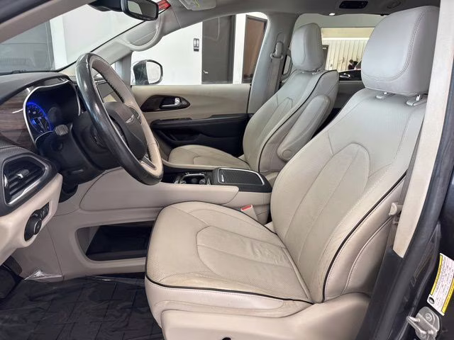 2021 Granite Crystal Metallic Clearcoat Chrysler Pacifica Limited AWD Van