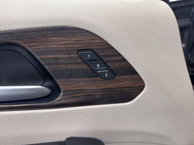 2021 Granite Crystal Metallic Clearcoat Chrysler Pacifica Limited AWD Van