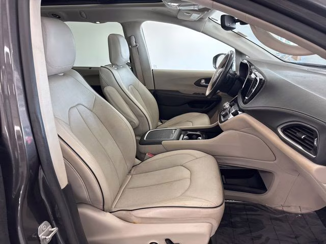 2021 Granite Crystal Metallic Clearcoat Chrysler Pacifica Limited AWD Van