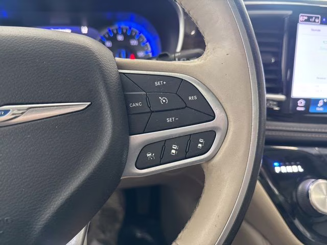 2021 Granite Crystal Metallic Clearcoat Chrysler Pacifica Limited AWD Van