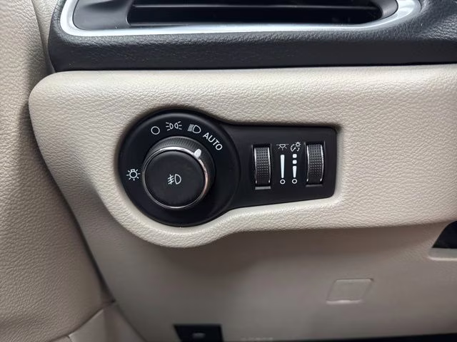 2021 Granite Crystal Metallic Clearcoat Chrysler Pacifica Limited AWD Van