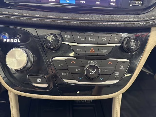 2021 Granite Crystal Metallic Clearcoat Chrysler Pacifica Limited AWD Van