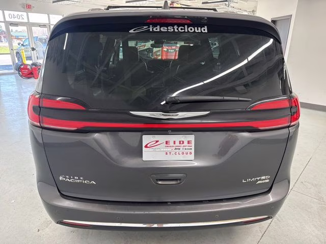 2021 Granite Crystal Metallic Clearcoat Chrysler Pacifica Limited AWD Van