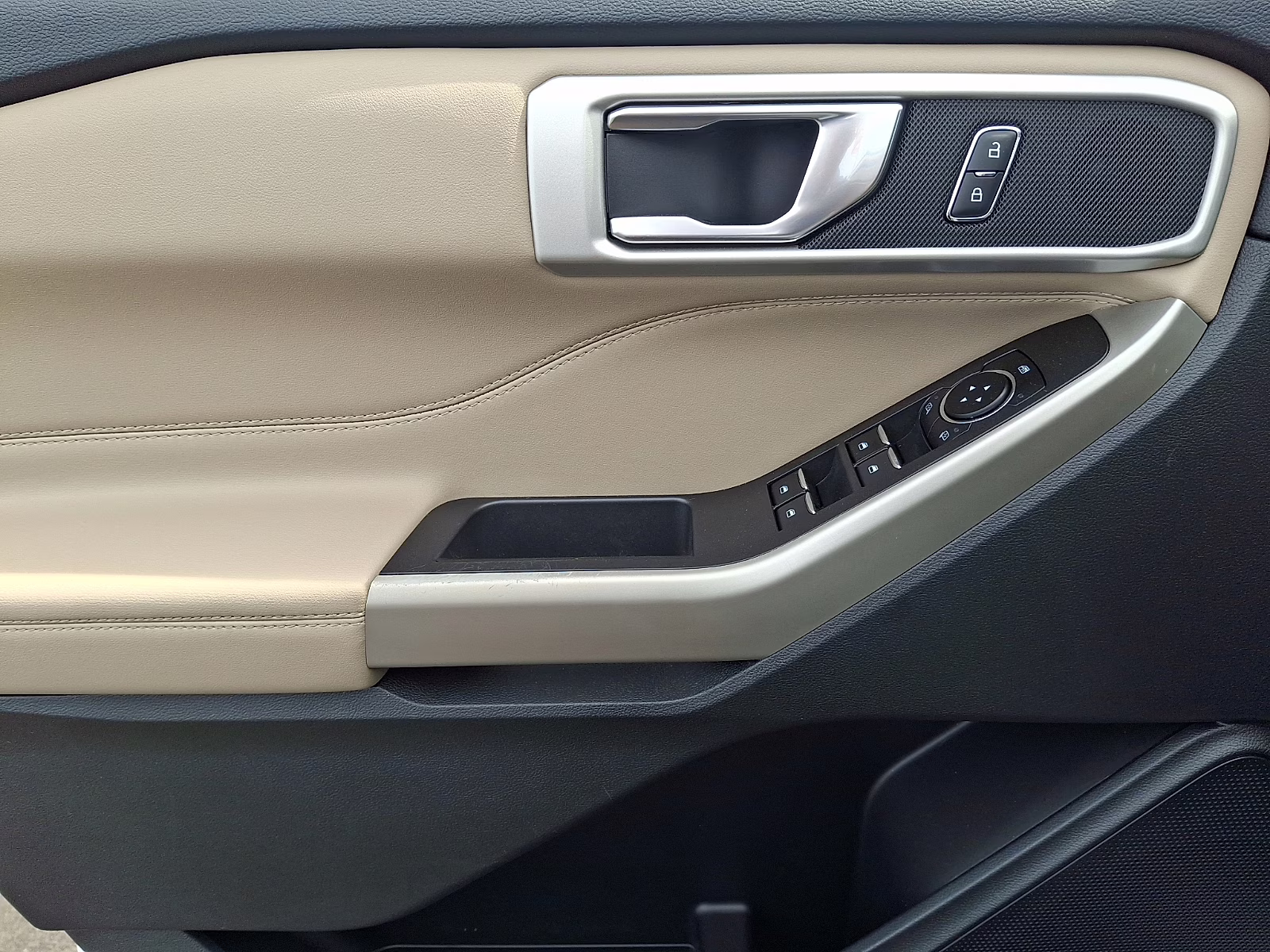 2022 Star White Metallic Tri-Coat - AZ Ford Explorer XLT 4X4