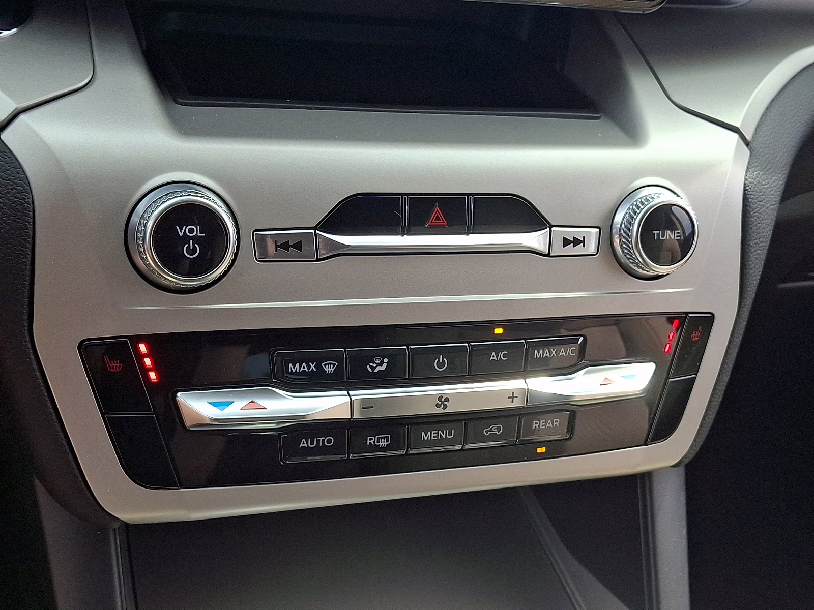 2022 Star White Metallic Tri-Coat - AZ Ford Explorer XLT 4X4