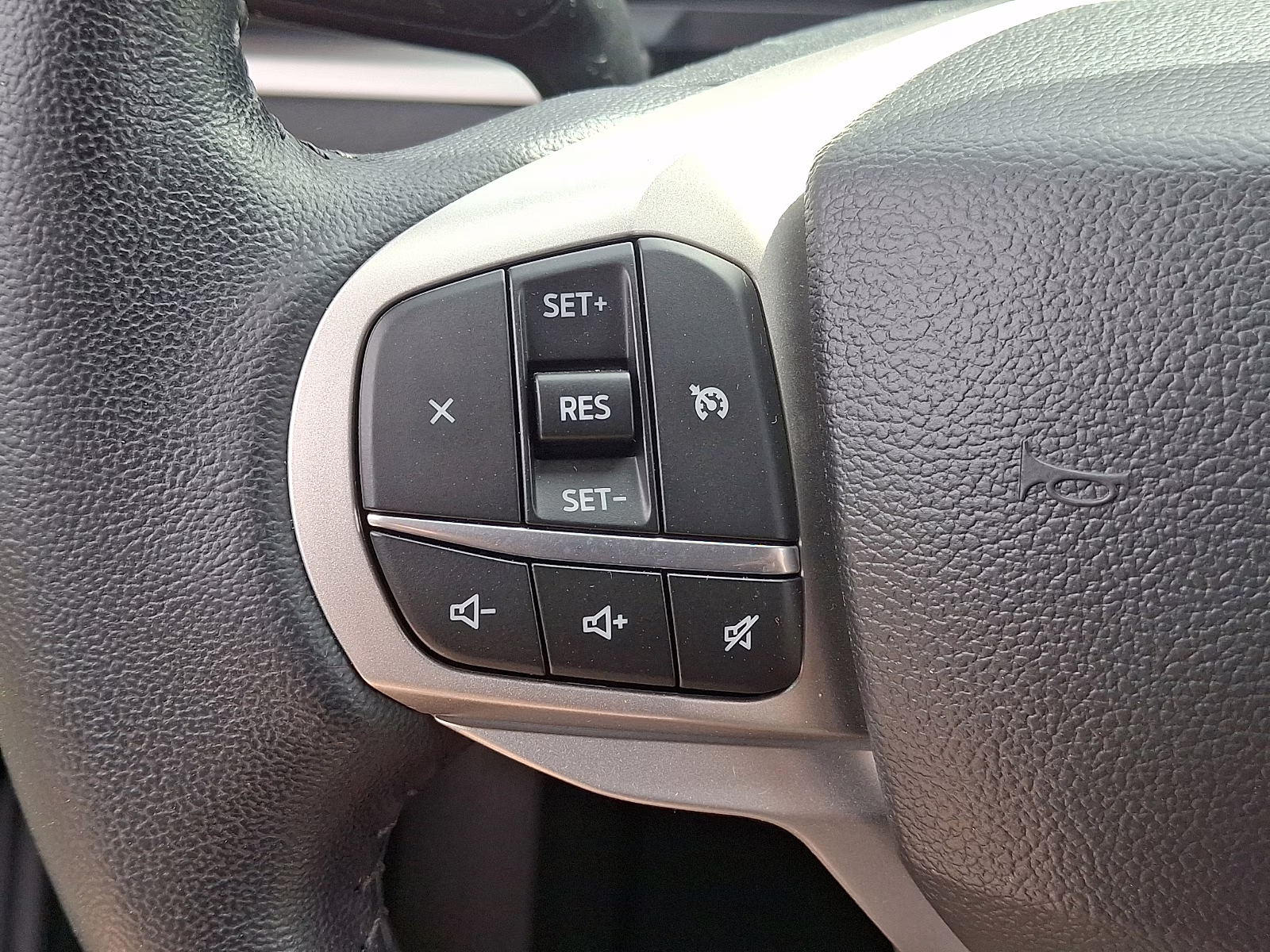2022 Star White Metallic Tri-Coat - AZ Ford Explorer XLT 4X4
