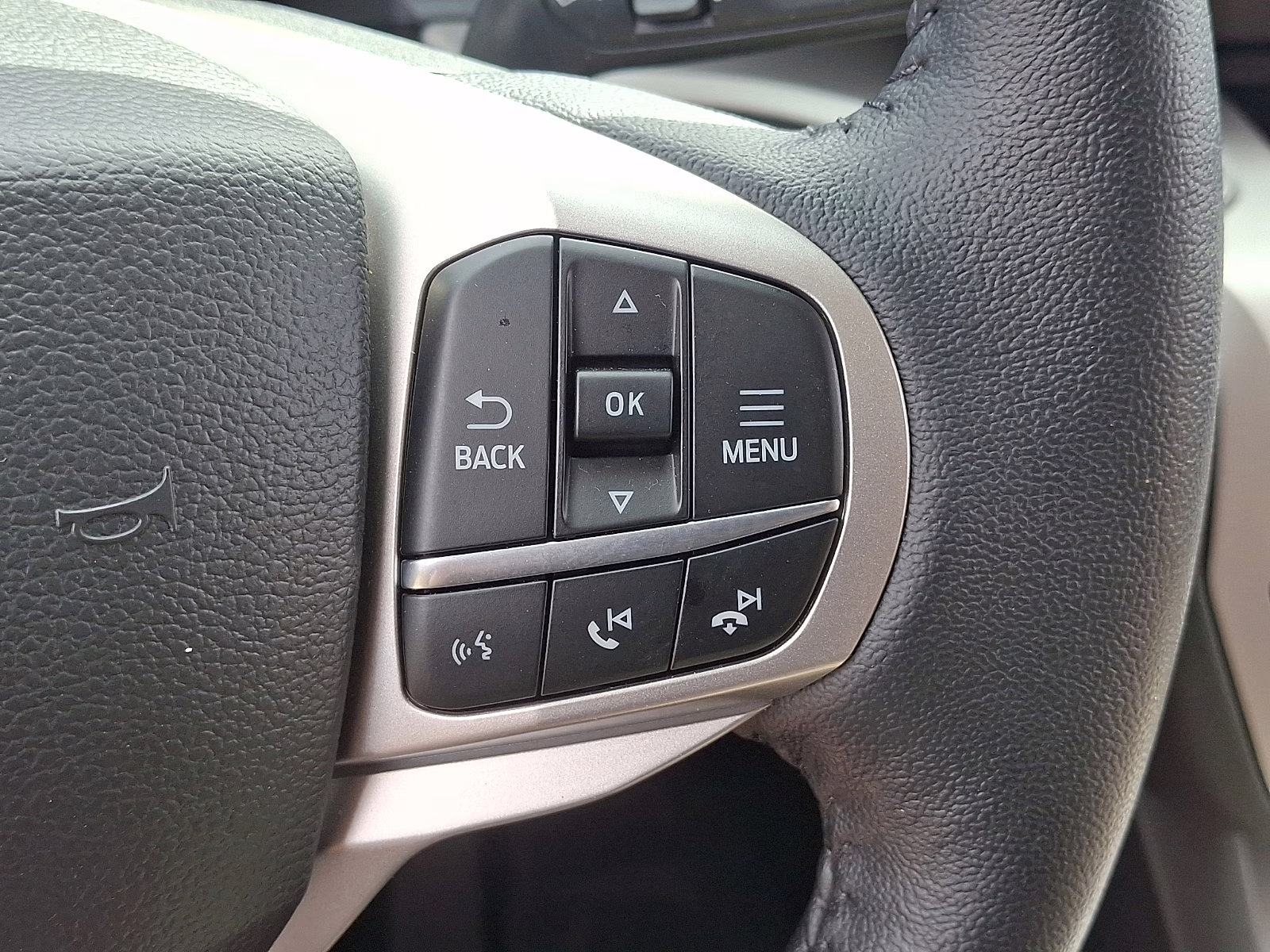 2022 Star White Metallic Tri-Coat - AZ Ford Explorer XLT 4X4