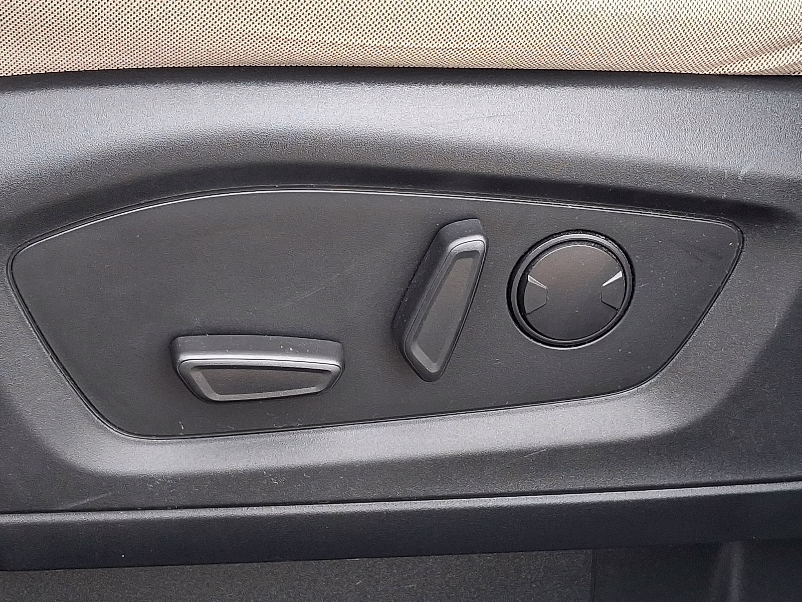 2022 Star White Metallic Tri-Coat - AZ Ford Explorer XLT 4X4