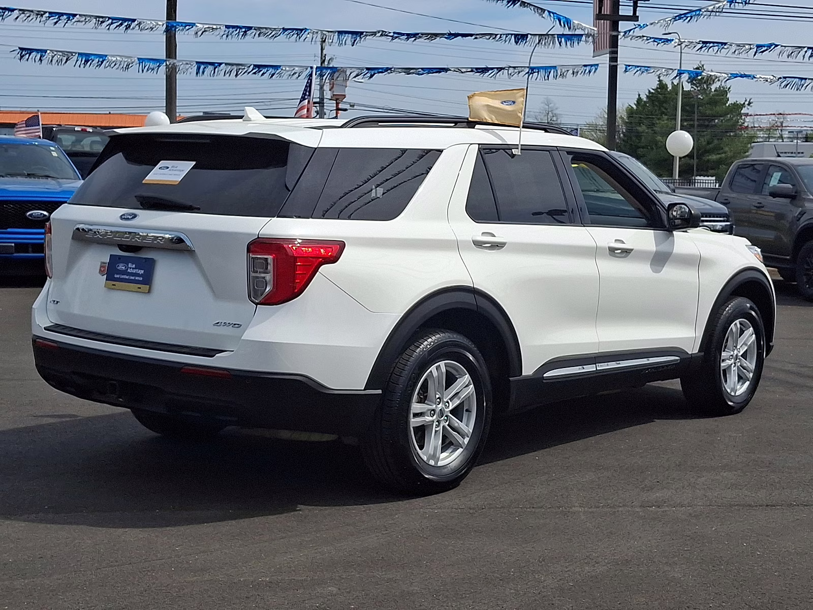 2022 Star White Metallic Tri-Coat - AZ Ford Explorer XLT 4X4