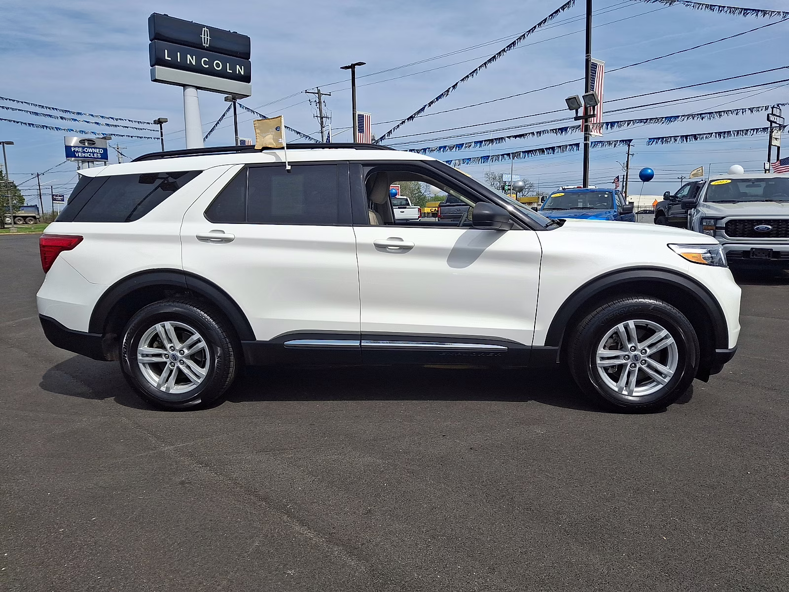 2022 Star White Metallic Tri-Coat - AZ Ford Explorer XLT 4X4