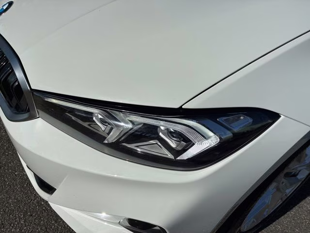 2025 Alpine White BMW 3 Series 330i RWD Sedan
